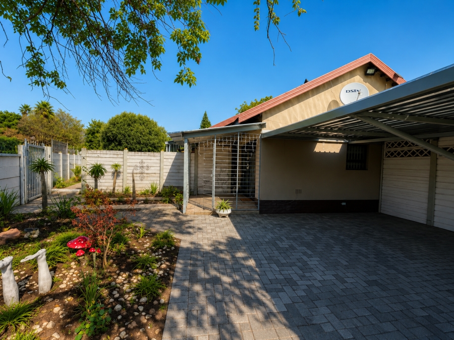 3 Bedroom Property for Sale in Protea Park North West
